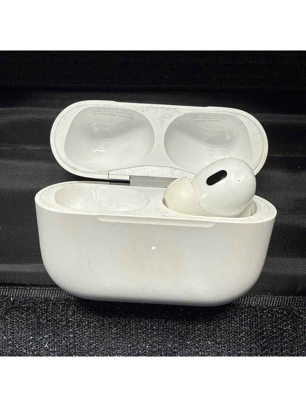 Apple AirPods Pro 2 USB-C A2968 Charging Case + Right AirPod Only